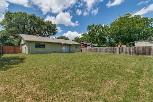 Building Photo - 3 Bed/2 Bath Hidden Treasure in Garland