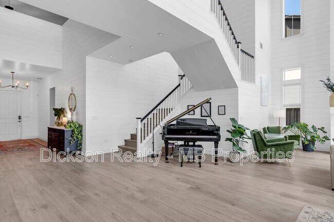 Building Photo - 6120 Triple Crown Dr