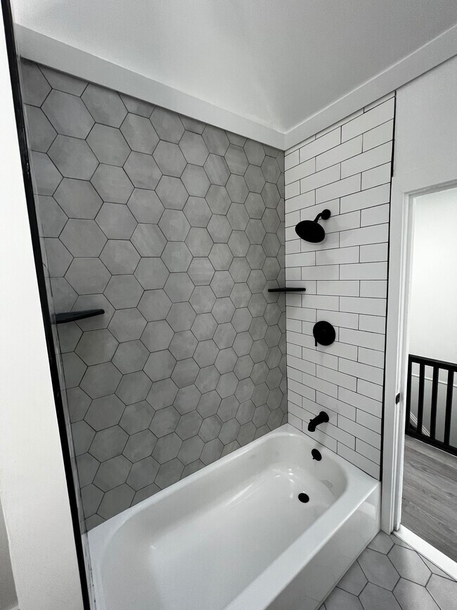 Building Photo - 933 McDowell Ave