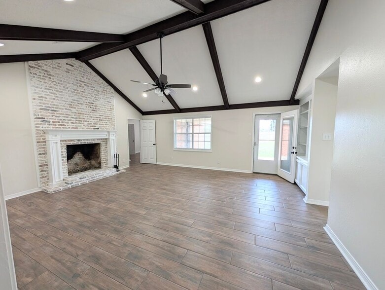 Building Photo - 531 Pine Hills Dr