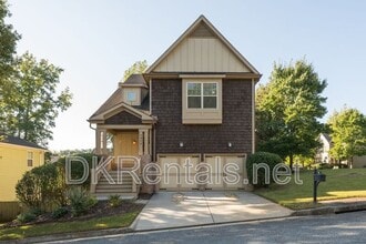 Building Photo - 2707 Silver Hill Terrace SE