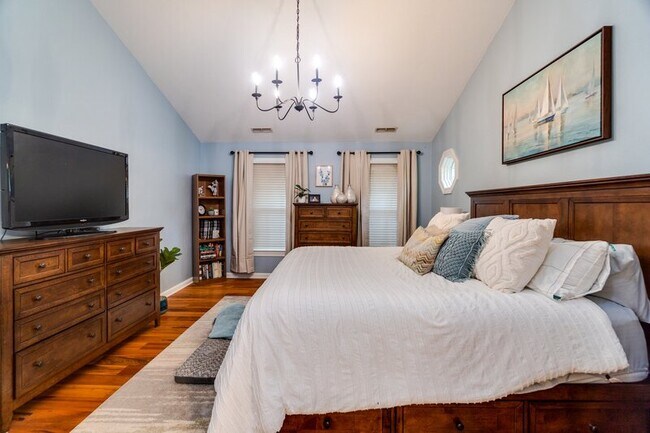 Building Photo - 821 Loch Island Dr