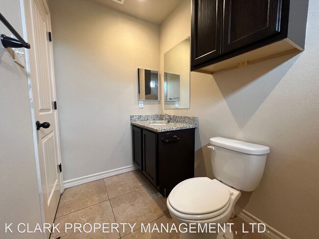 Building Photo - 3 br, 2.5 bath House - 6019 KARLY WAY #103