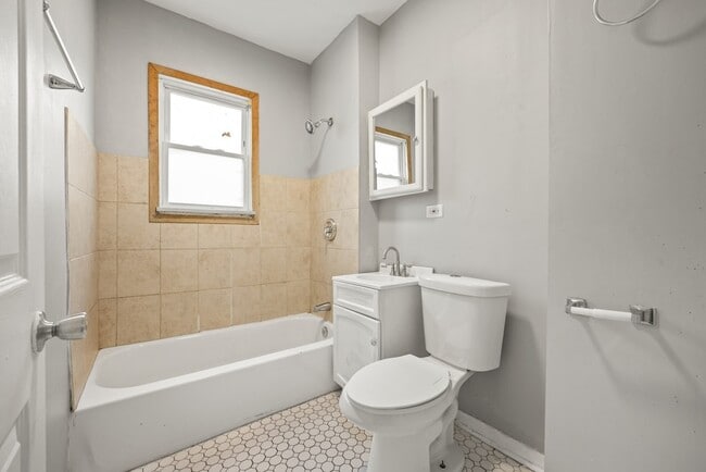 Building Photo - 5257 W Lexington St