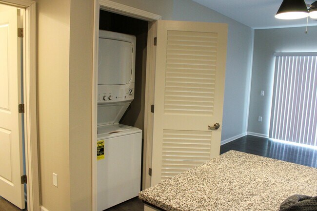 Building Photo - 3261 Redhawk St