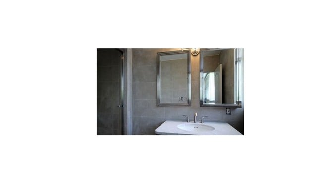 Building Photo - 4218 W Kling St