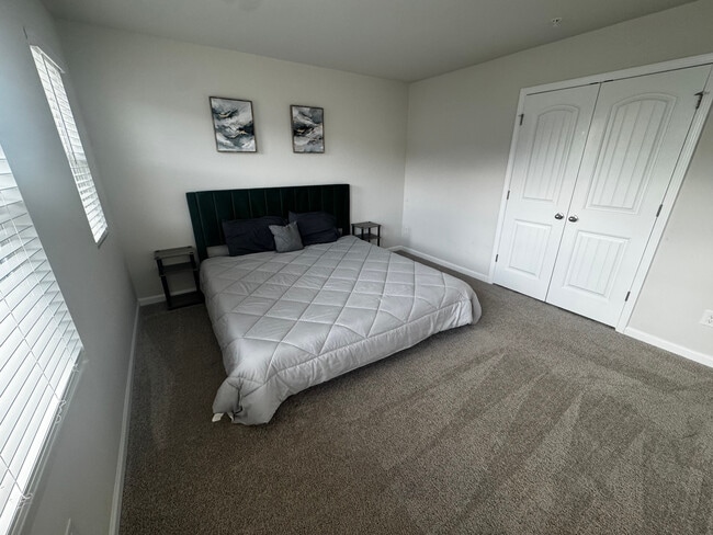 Building Photo - Room in Townhome on Chestnut Trce