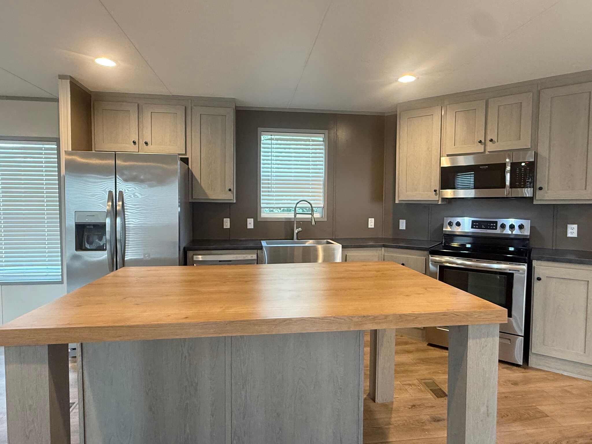 Building Photo - 210 Betty St