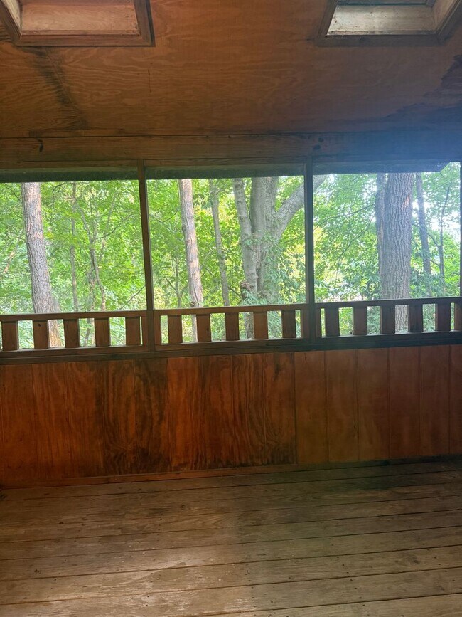 Building Photo - 2 Bedroom, 1.5 bath Townhouse: Cedar Grove...