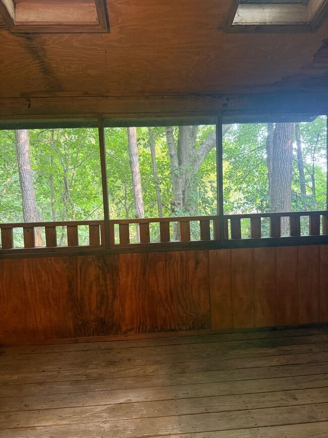 Building Photo - PRICE REDUCED! 2 Bedroom, 1.5 bath Townhou...