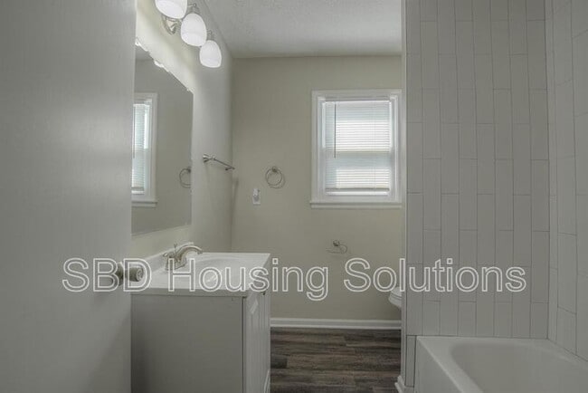 Building Photo - 9710 Hillcrest Rd
