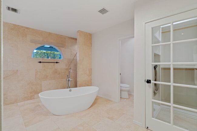 Building Photo - 2882 S Palmer Dr