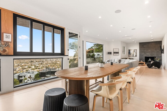 Building Photo - 8425 Hillside Ave