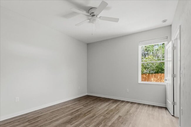 Building Photo - 516 SW 7th Pl