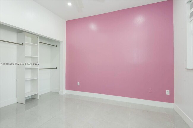 Building Photo - 939 NE 42nd Ter