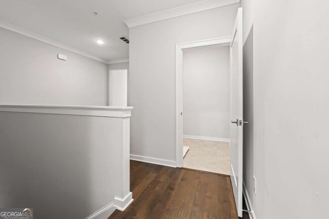 Building Photo - 240 Walker Ave