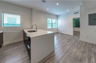 Building Photo - 473 Mendoza Ave