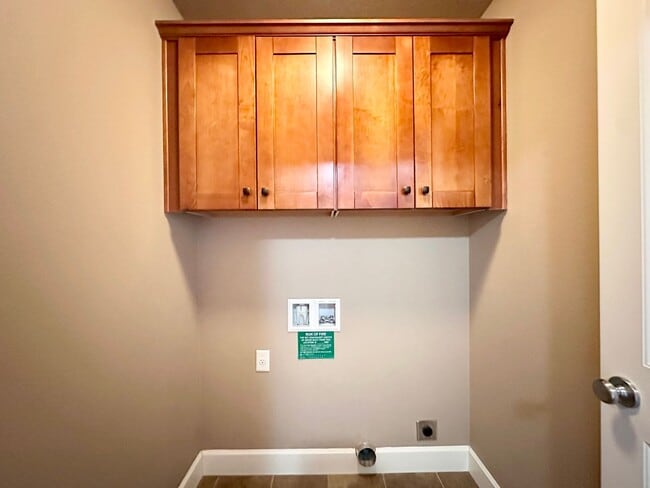 Building Photo - Modern 3 Bed/2.5 Bath with Double Car Garage Townhome in Sandy, OR!