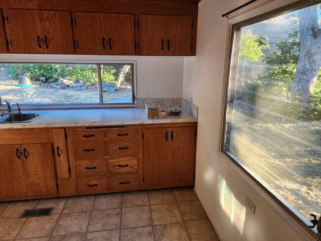 Building Photo - 2790 US-101