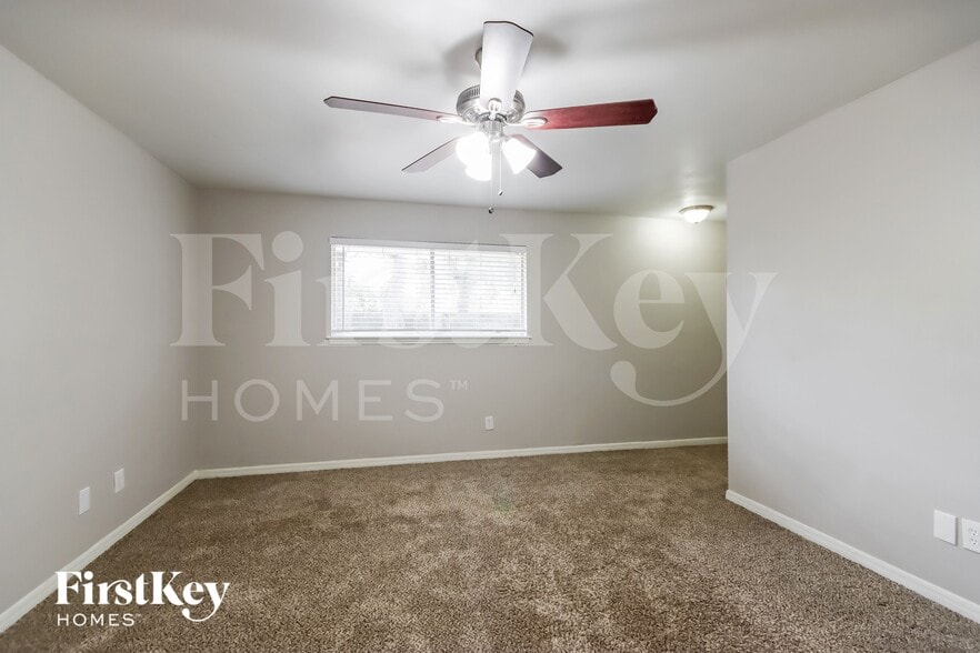 Building Photo - 5603 Sheraton Oaks Dr