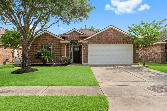 Primary Photo - 28518 Lockeridge Farms Dr