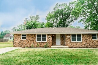 Building Photo - 2 bed 1 bath duplex in Portage