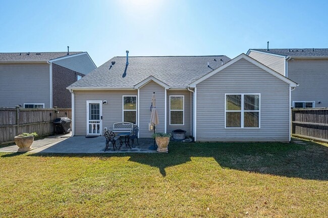 Building Photo - 2012 Hickory Brook Dr