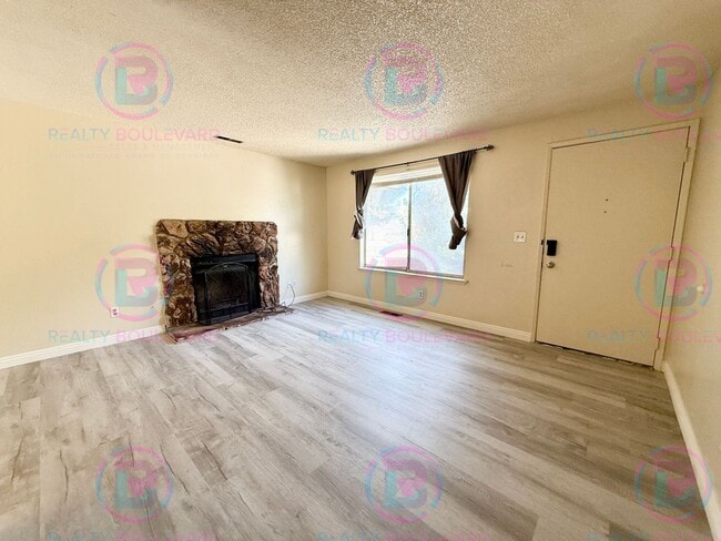 Building Photo - Bright & Spacious 3-Bedroom Home in North ...