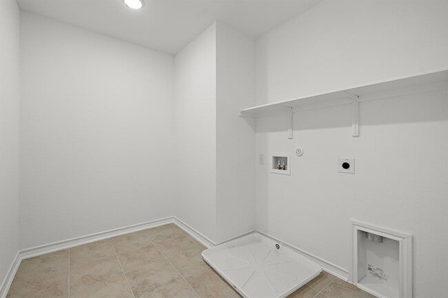 Building Photo - 307 Flowers Ave