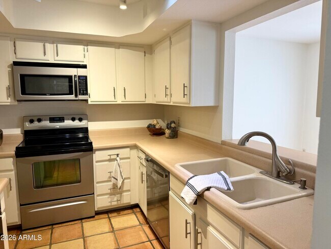 Building Photo - 5631 N 79th St
