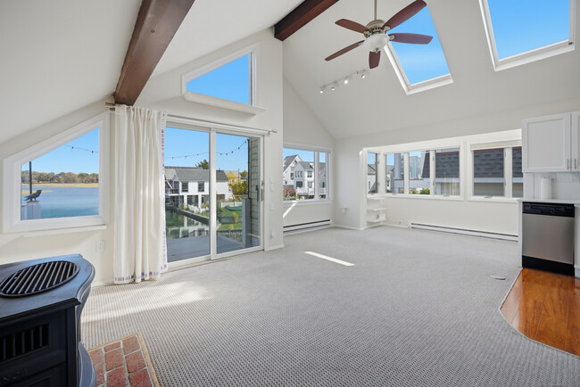 Building Photo - 205 Hillspoint Rd