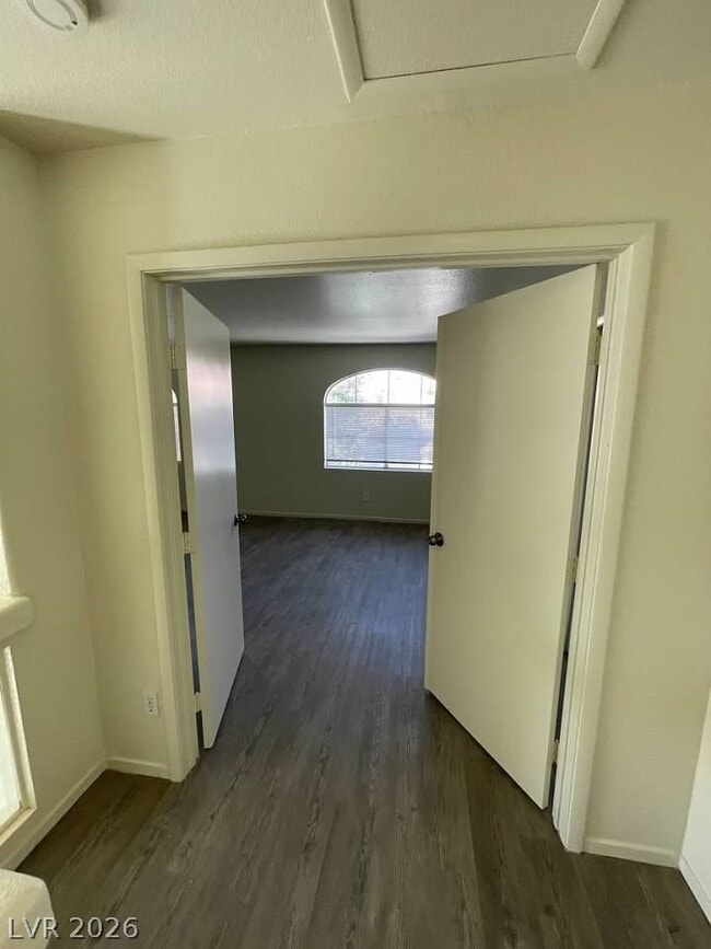 Building Photo - 8829 Cornwall Glen Ave