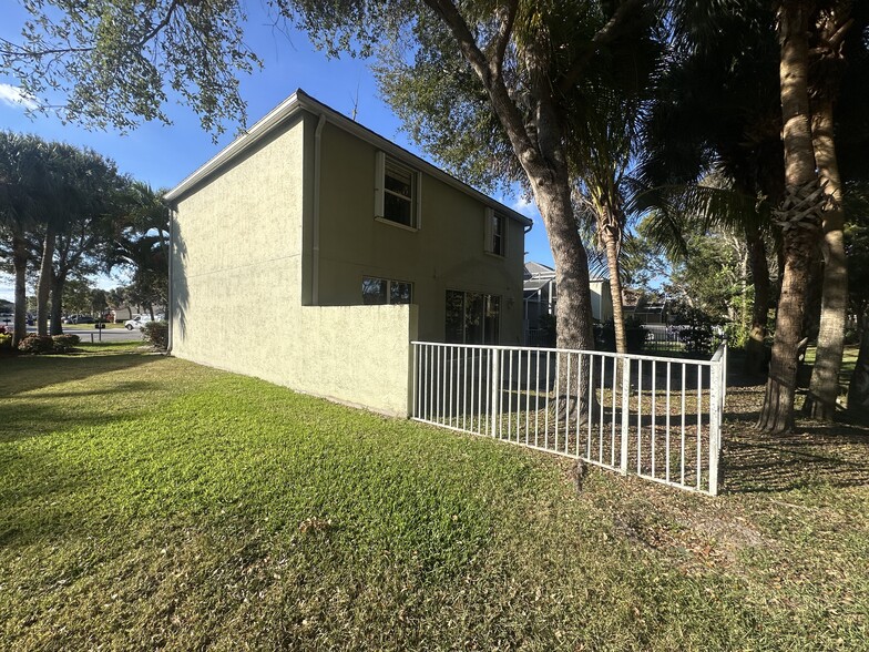 Building Photo - 124 Canterbury Plz