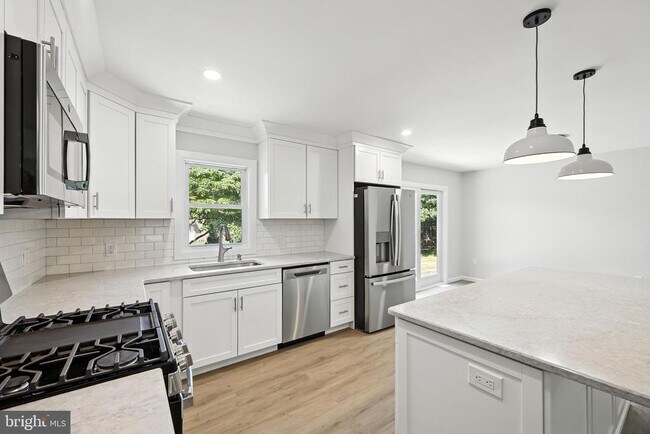 Building Photo - 439 S 8th Ave