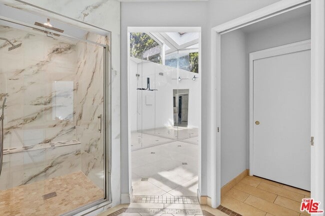 Building Photo - 3713 Dellvale Pl