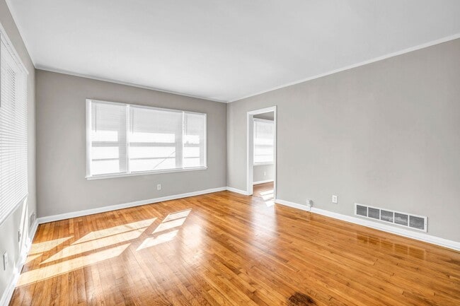 Building Photo - 1870 Windemere Dr NE