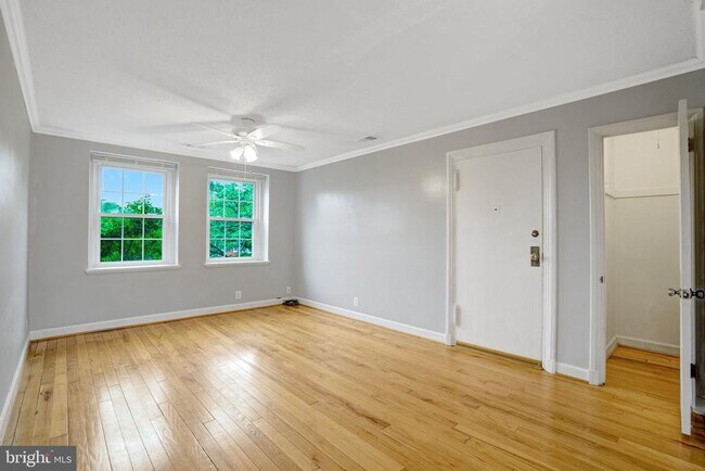 Building Photo - 2873 S Buchanan St