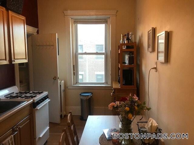 Building Photo - 447 Park Dr