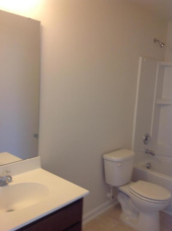 Building Photo - 1013 Balmore Dr