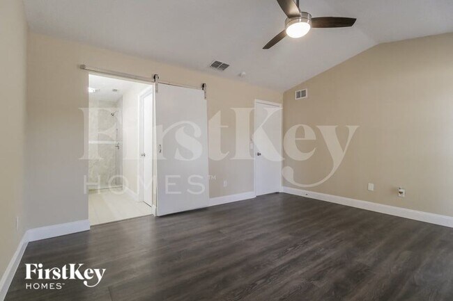 Building Photo - 8532 Park Highland Dr