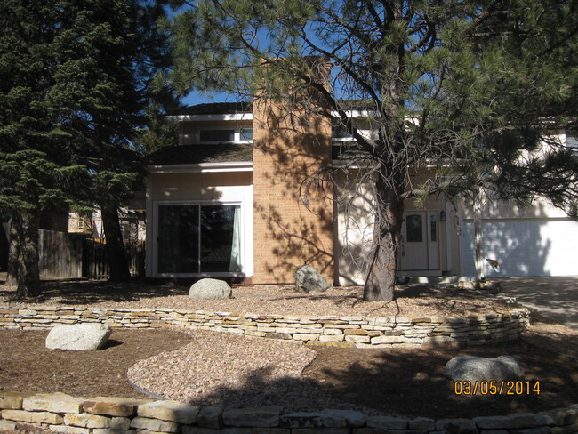 Building Photo - Rockrimmon 4bdrm Custom Home....D20 Schools