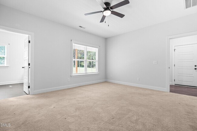 Building Photo - 148 E Battery Cir