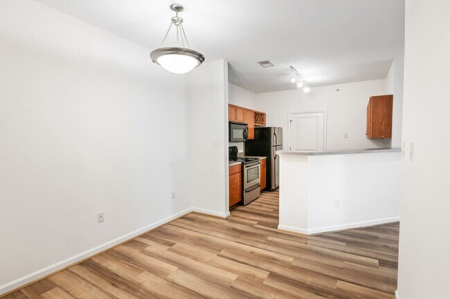 Building Photo - 1BR, 1Ba Condo in Walker Square