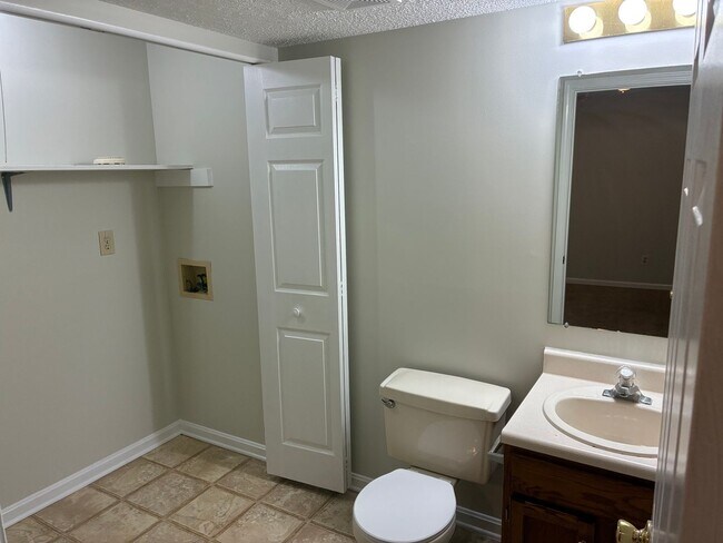 Building Photo - 1331 AmandaJo Drive