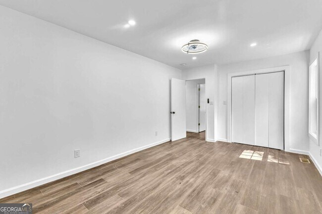 Building Photo - 388 Sargent Dr SE