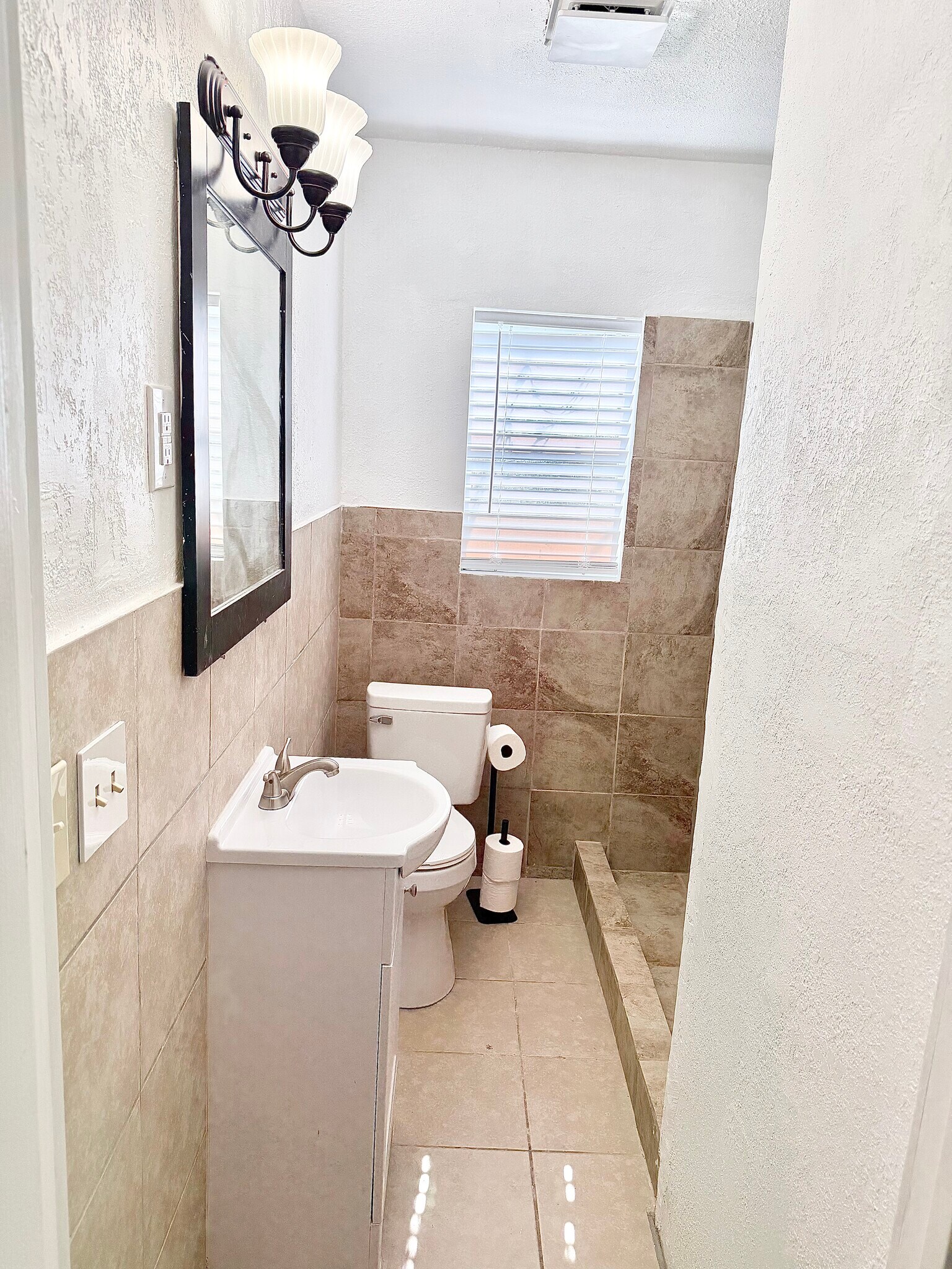 Building Photo - 2536 NW 21st, Okla