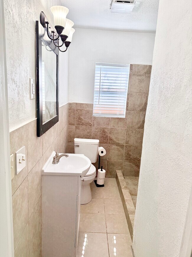 Building Photo - 2536 NW 21st, Okla