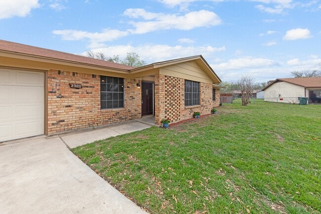Building Photo - 2300 Zinnia Ct