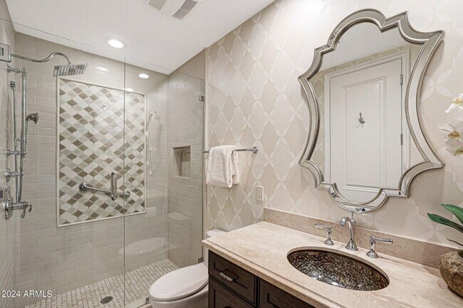 Building Photo - Beautiful custom home with backyard Oasis!