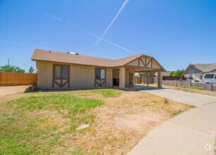 Building Photo - Huge Back Yard